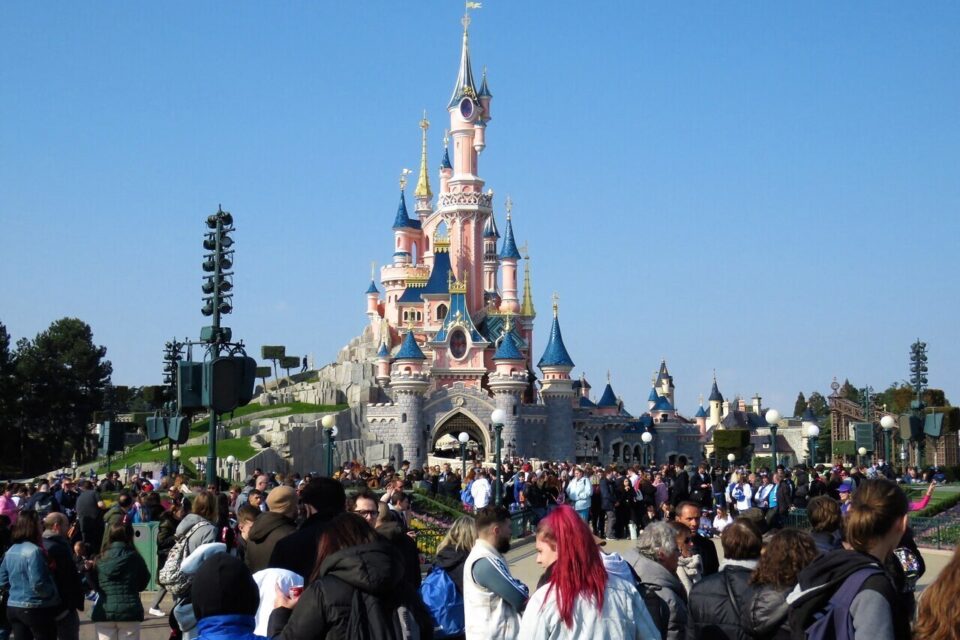 Lille Actu - Des milliers de postes à pourvoir chez Disneyland® Paris : une session de recrutement prévue à Lille